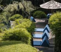 Вилла Hartland Estate, У бассейна сидения